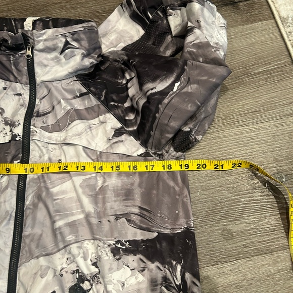 Lululemon Miss Misty Jacket II ( wind breaker ) - Picture 7 of 11